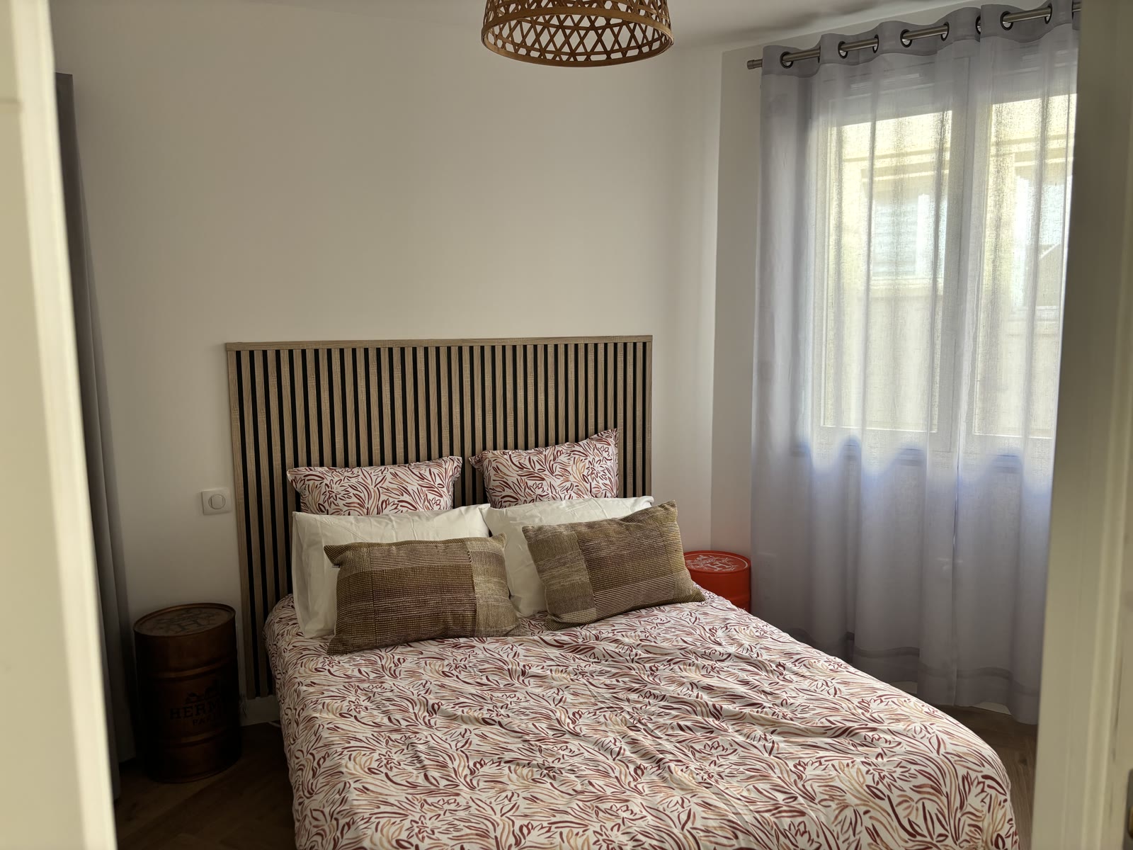 Chambre élégante de L’Écrin Sétois